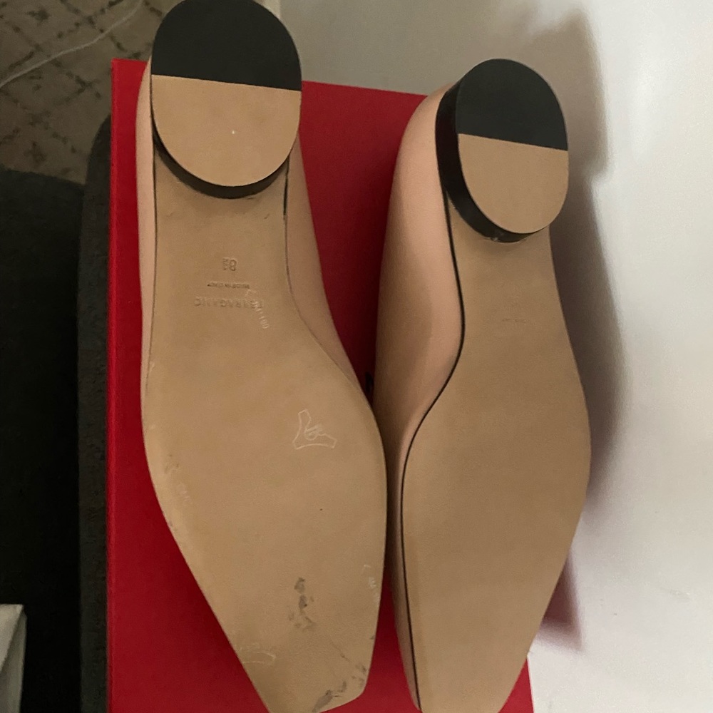 NIB Ferragamo tan square toe flats with signature gold bow women’s 8.5 - Picture 4 of 7